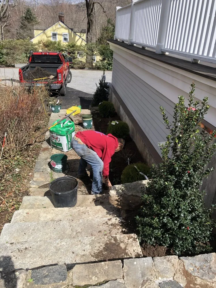 Top-rated lawn care service in Bethel, CT by EML Services