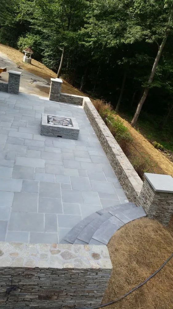 Top-rated lawn mowing service in Bethel, CT - EML Services