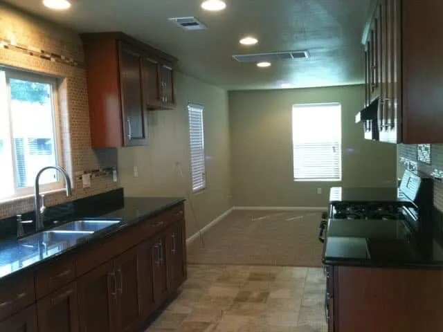 Professional lawn mowing service experts serving Lodi, CA - Emmanuel Landscaping