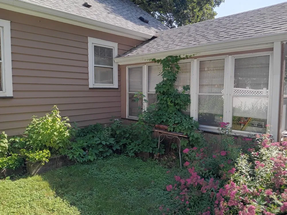 Top-rated outdoor landscaping with custom design across Davenport, IA - Emmitt's Handyman Home Repairs Landscaping