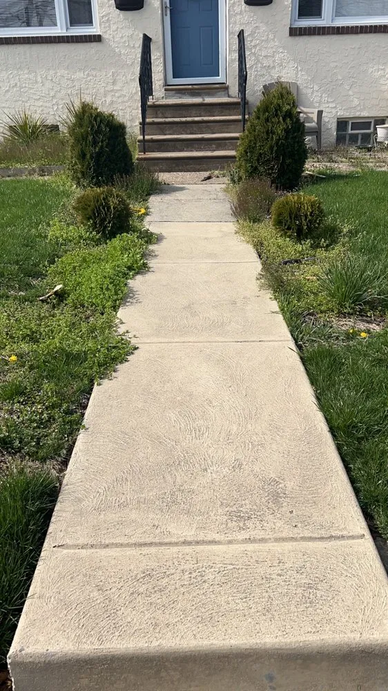 Custom landscaping services in Broomall, PA by Emphire Landscaping