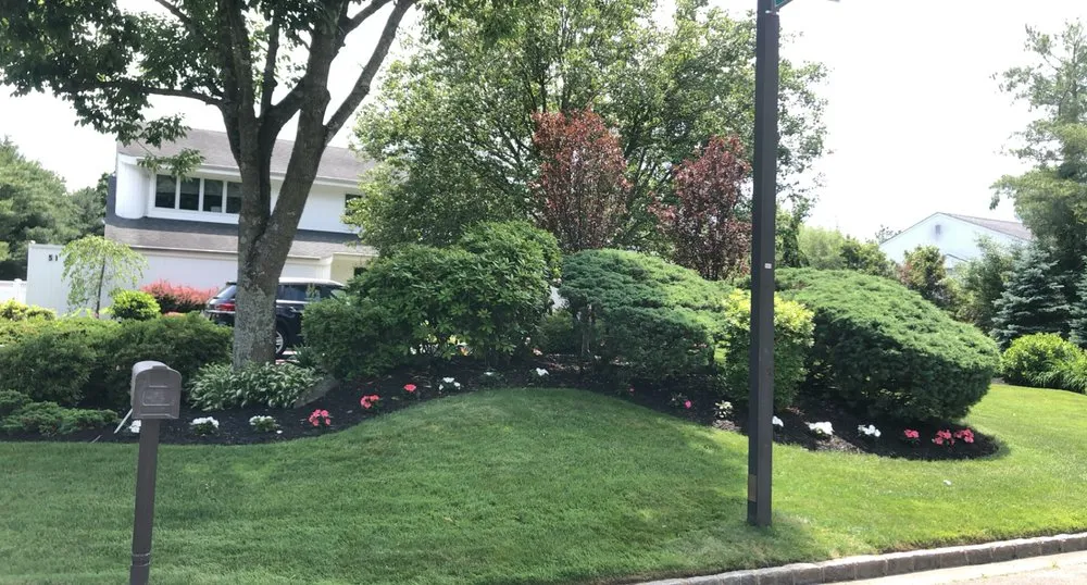 Custom outdoor landscaping in Bethpage, NY by Empire Creators
