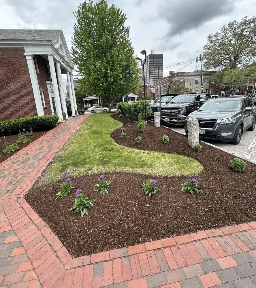 Expert yard maintenance in Bedford, NH - En Gannim