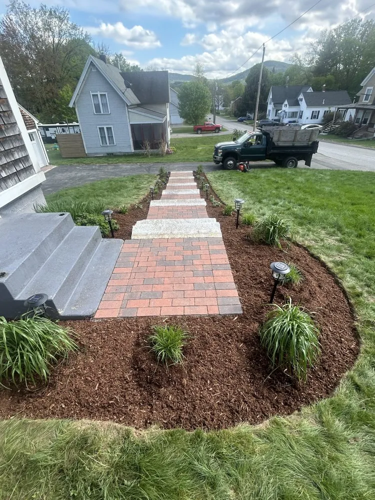 Custom landscape design in Bedford, NH - En Gannim