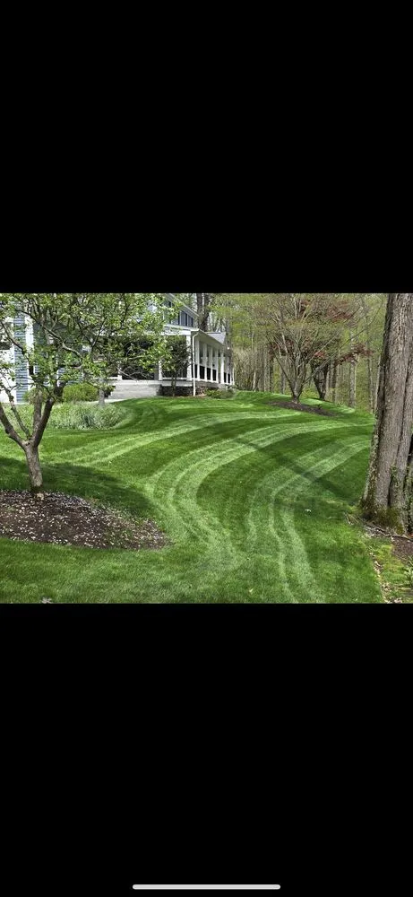 Custom outdoor landscaping in Bedford, NH - En Gannim