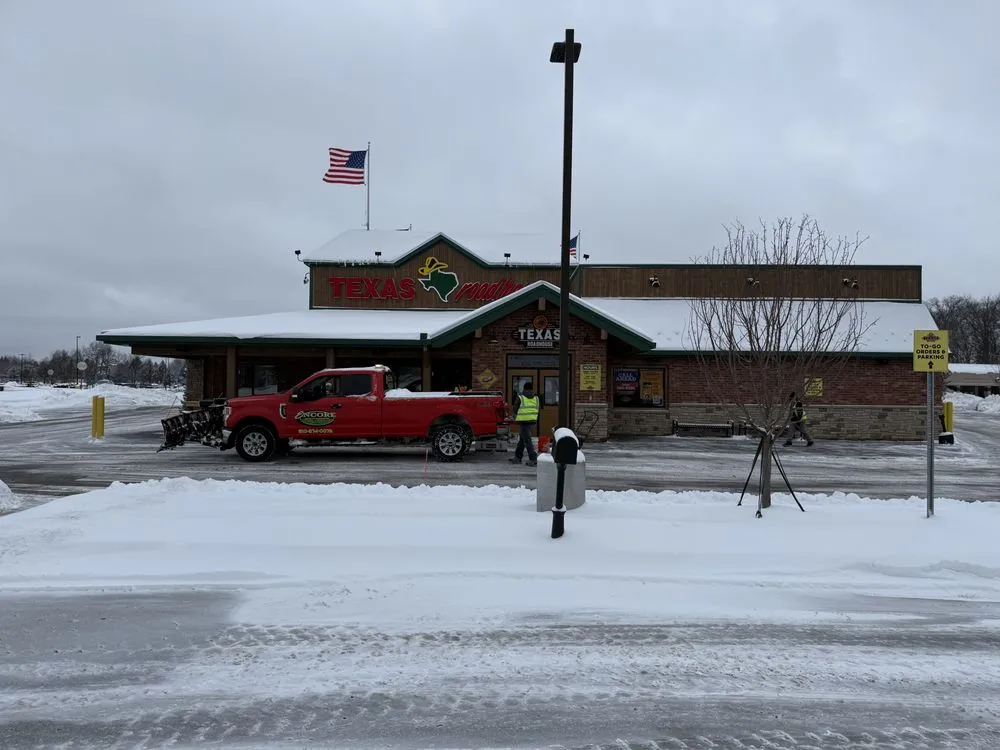 Custom landscape design experts serving Fenton, MI - Encore Professional Outdoor Services