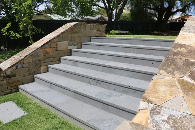 Reliable lawn care service experts serving Evanston, IL - Endless Greens