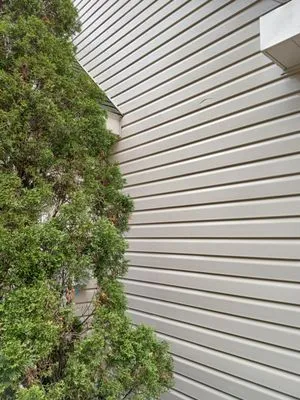 England Landscaping Logo