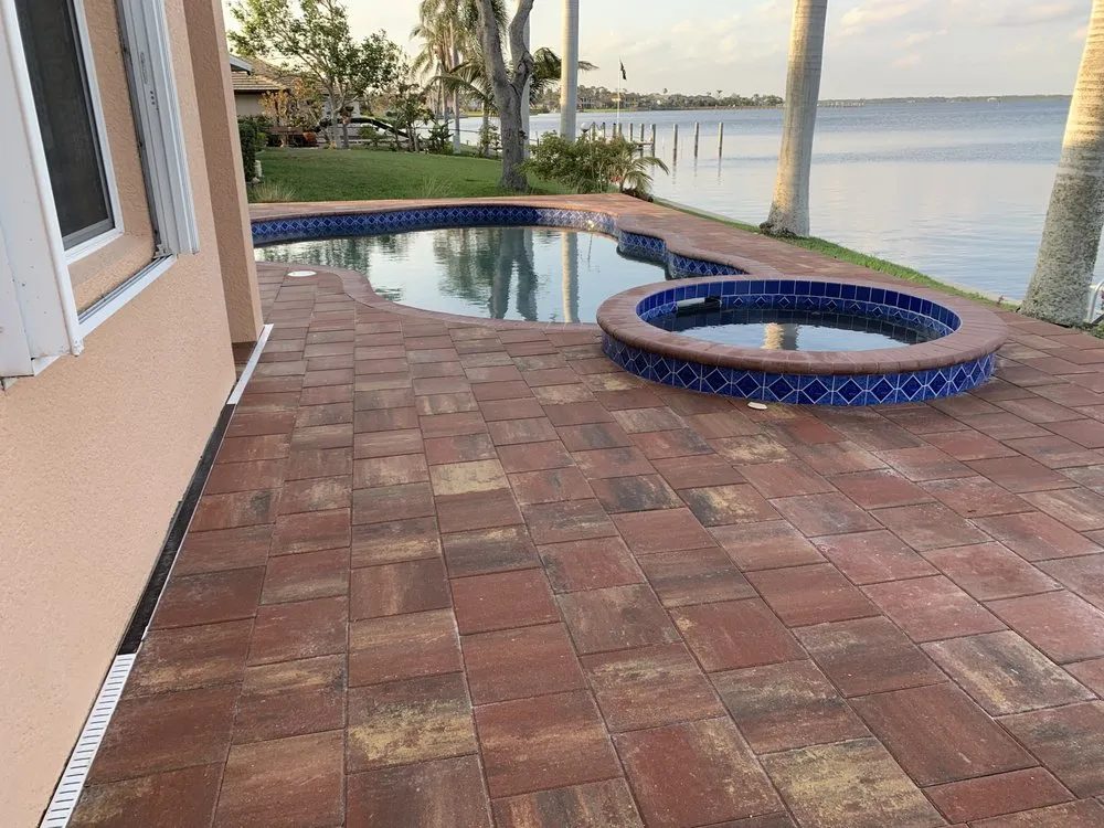 Top-rated lawn care service with custom design across Englewood, FL - Englewood Hardscaping