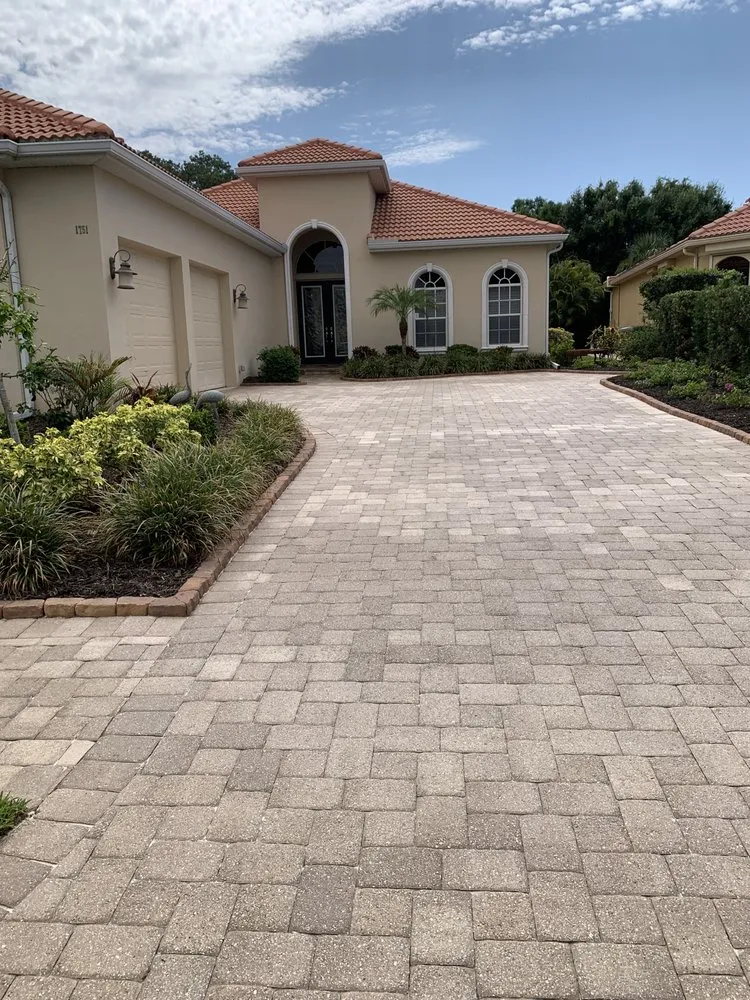 Top-rated yard maintenance with custom design in Englewood, FL by Englewood Hardscaping
