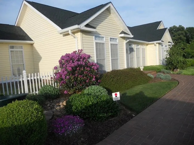 Affordable yard cleanup service experts serving Kingsport, TN - Englewood Lawn & Landscapes, LLC
