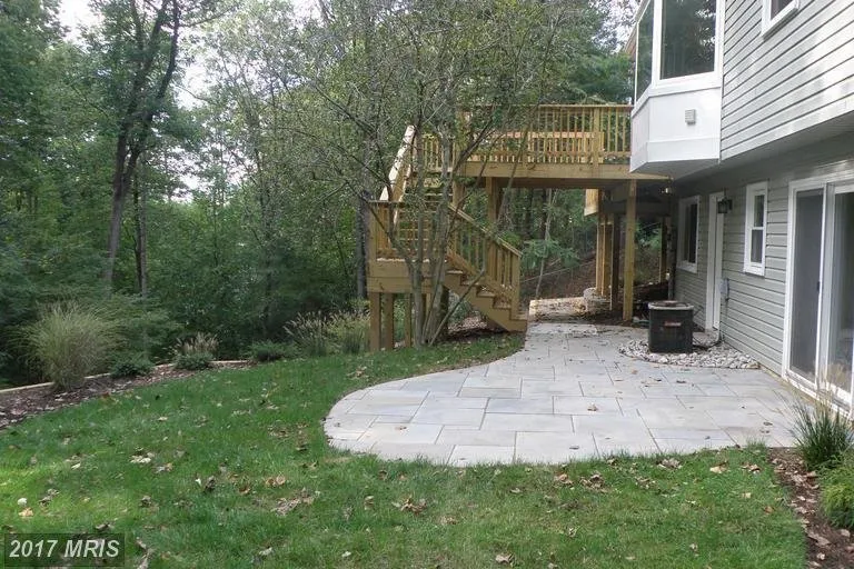 Custom landscape design with custom design in Manassas, VA by English Country Gardens