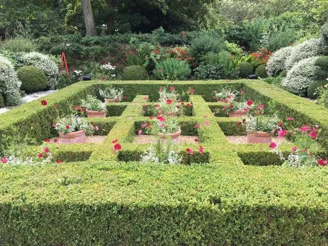 Professional landscaping services in Riverside, CT by English Gardens & Designs