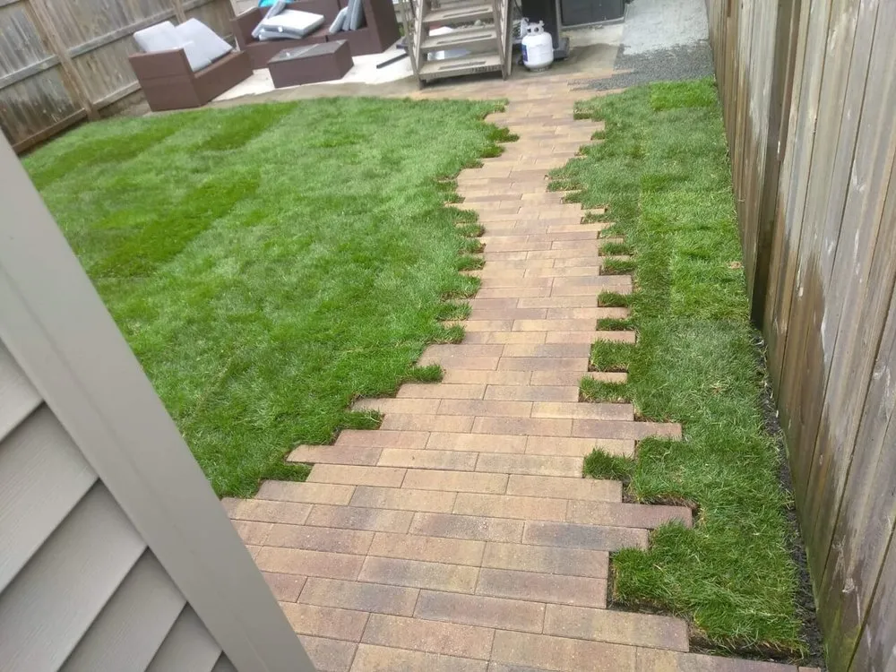 Reliable lawn care service experts serving Chicago, IL - Enjoyable Landscaping