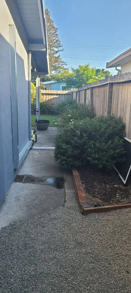 Reliable lawn mowing service experts serving American Canyon, CA - Enrique Gardening Maintenance