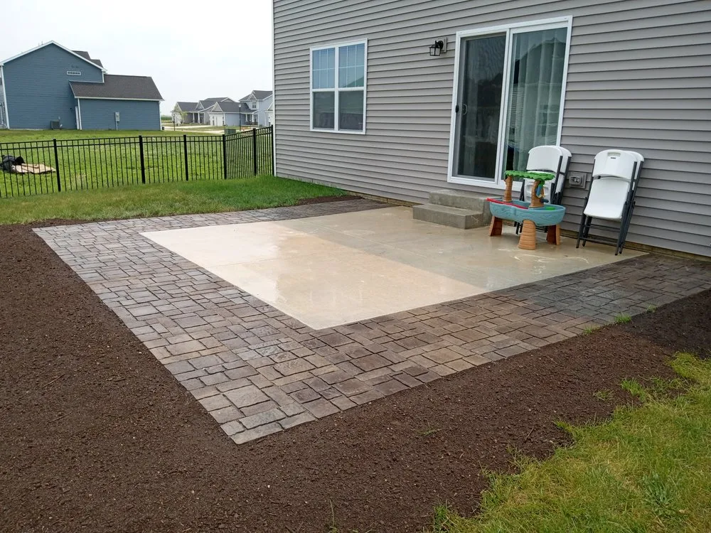 Professional landscaping services in Champaign, IL by Enriquez C-U Services