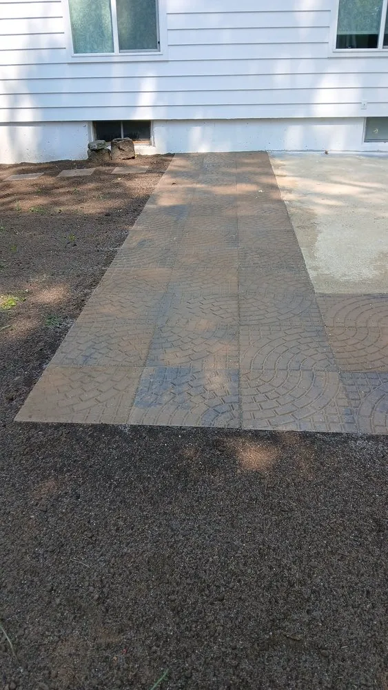 Professional landscape design with custom design in Champaign, IL by Enriquez C-U Services