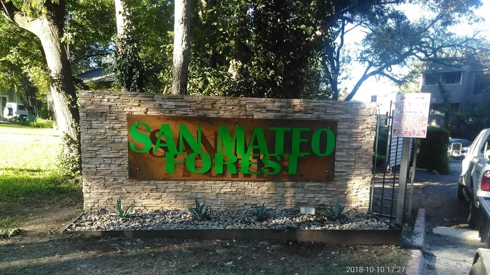 Expert yard maintenance in Corsicana, TX by Enriquez Landscape