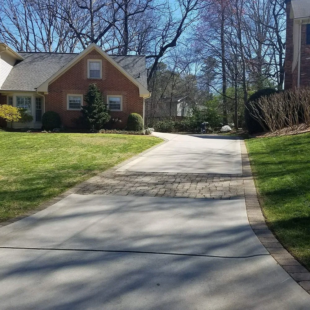 Top-rated yard maintenance with custom design in Doraville, GA by Enriquez Landscaping & Gardening