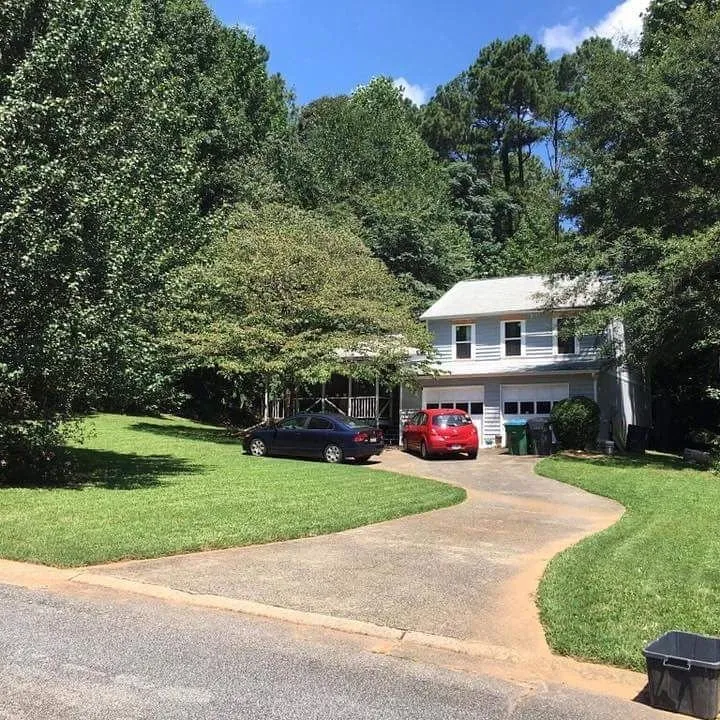 Reliable garden landscaping for beautiful yards in Doraville, GA by Enriquez Landscaping & Gardening