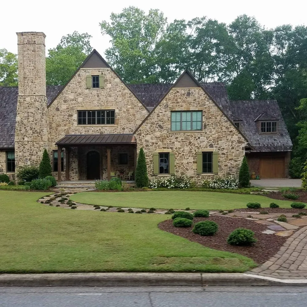 Affordable yard cleanup service in Doraville, GA by Enriquez Landscaping & Gardening