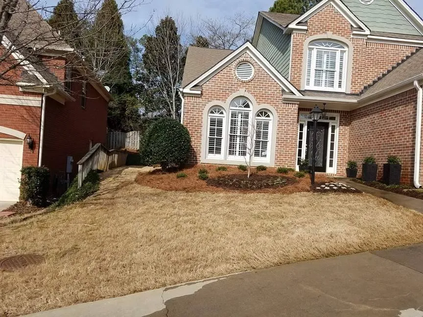 Professional yard maintenance experts serving Doraville, GA - Enriquez Landscaping & Gardening