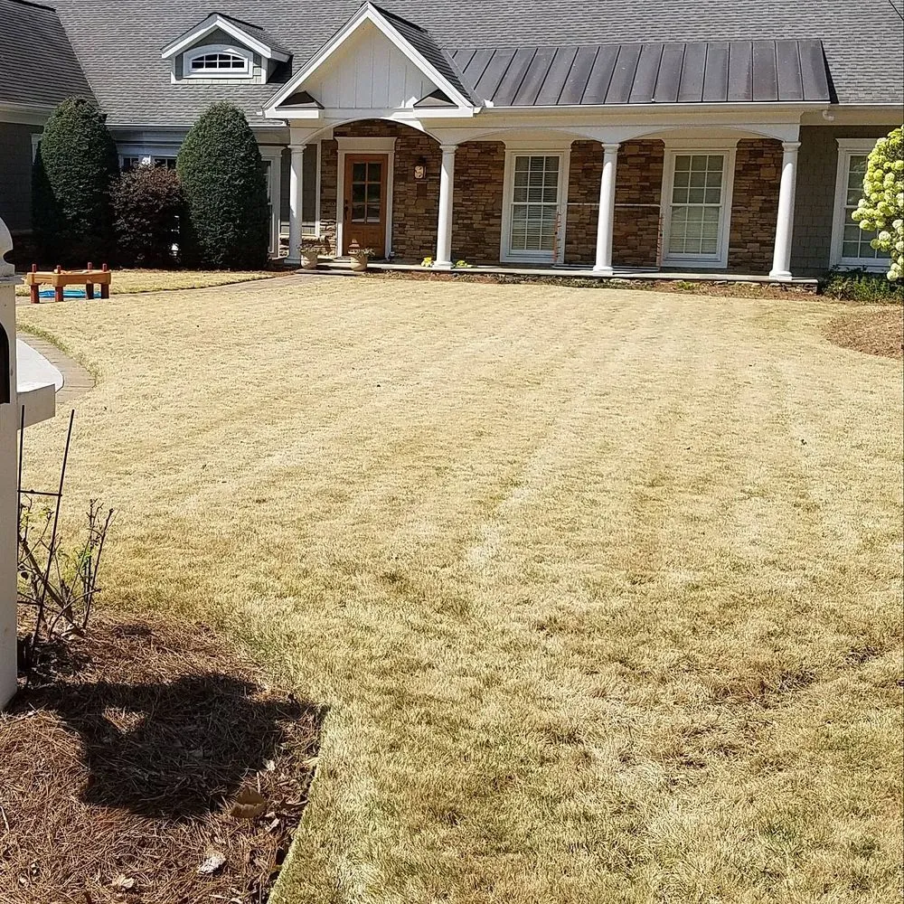 Affordable yard cleanup service experts serving Doraville, GA - Enriquez Landscaping & Gardening