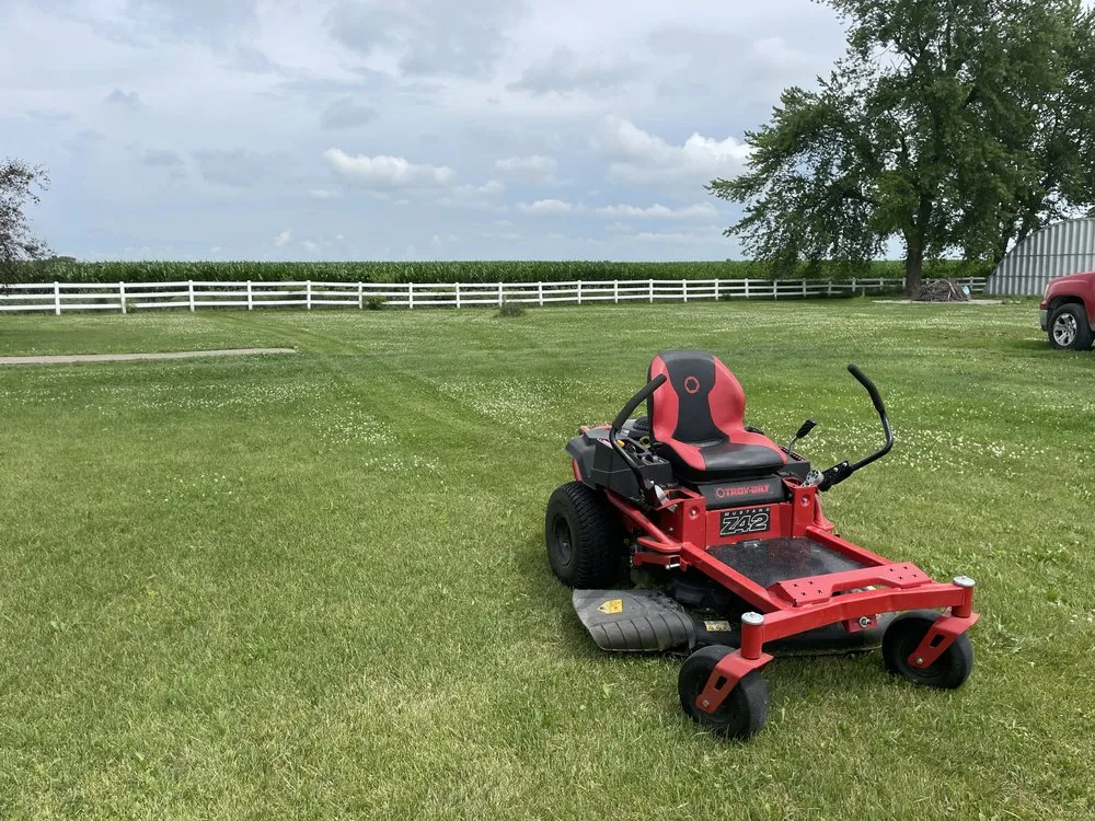 Professional lawn mowing service near you in Washington, IA by Entsminger Lawn Care Services