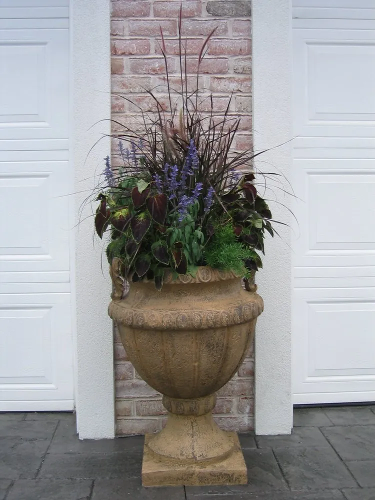 Top-rated yard maintenance in Nashville, TN by Enviro-Scapes Landscaping