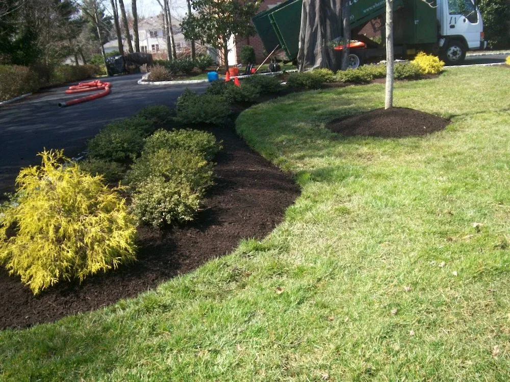 Custom outdoor landscaping experts serving Chantilly, VA - Envirogrow