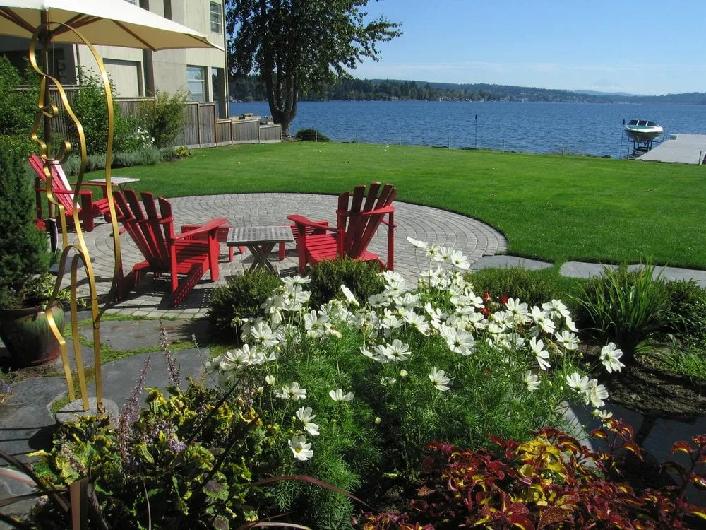 Professional yard cleanup service experts serving Kirkland, WA - Environmental Construction