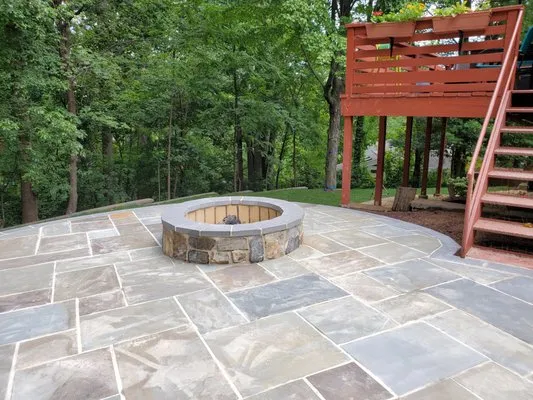 Environmental Outdoor Solutions LLC Logo