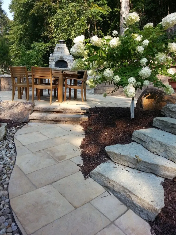 Expert residential landscaping experts serving Caseyville, IL - Envisioning Green