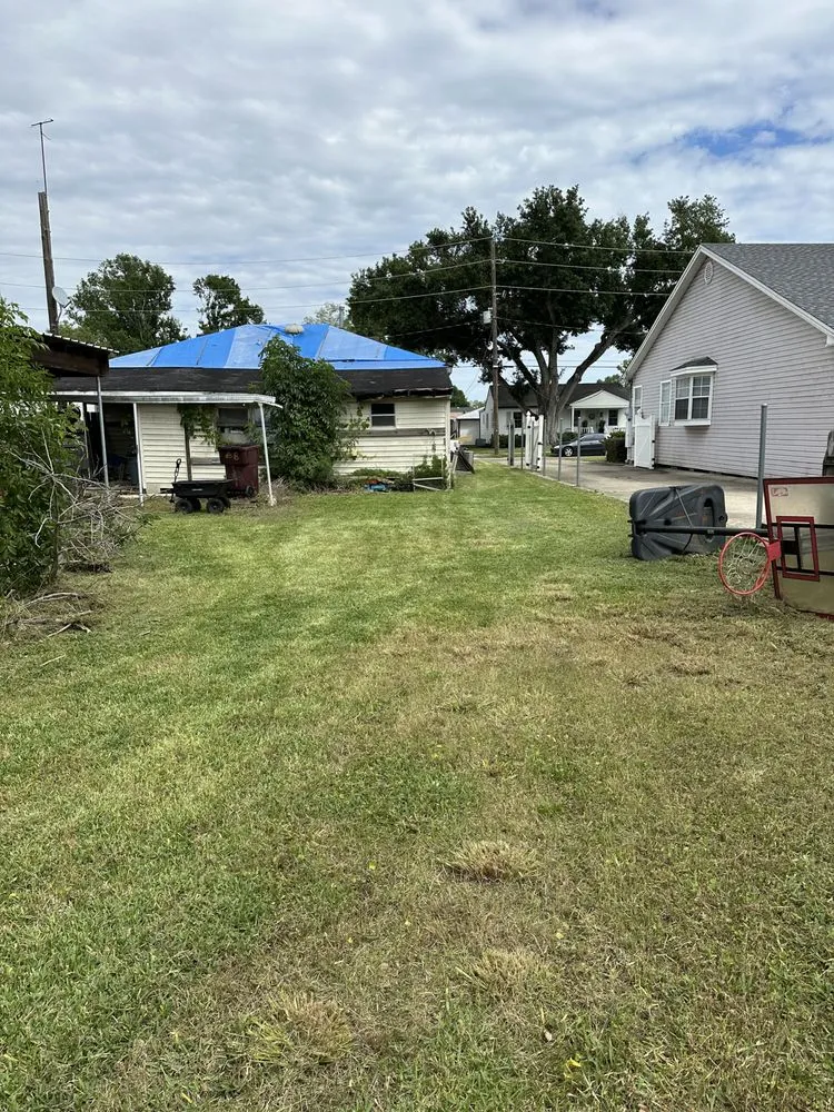 Affordable residential landscaping in Destrehan, LA by Envy Lawn Care