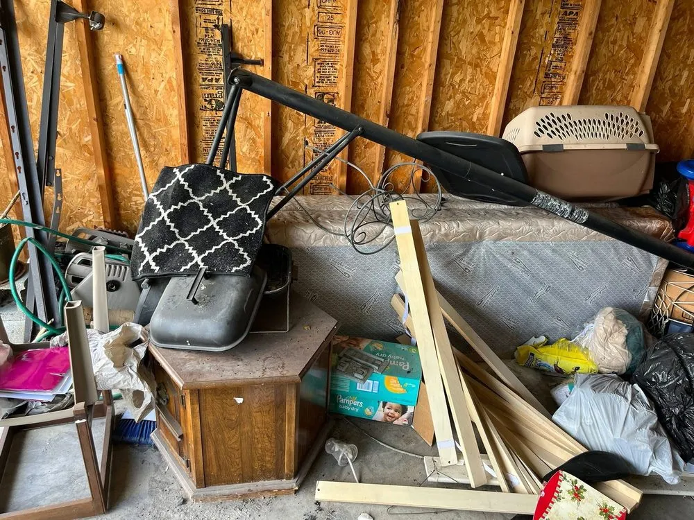 Custom lawn mowing service experts serving New Albany, IN - Enzo’s Demo & Junk Removal