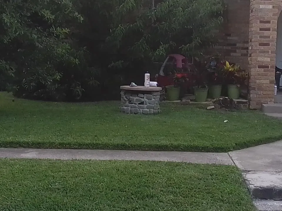 Trusted yard maintenance in Baytown, TX by Ephesians Lawncare