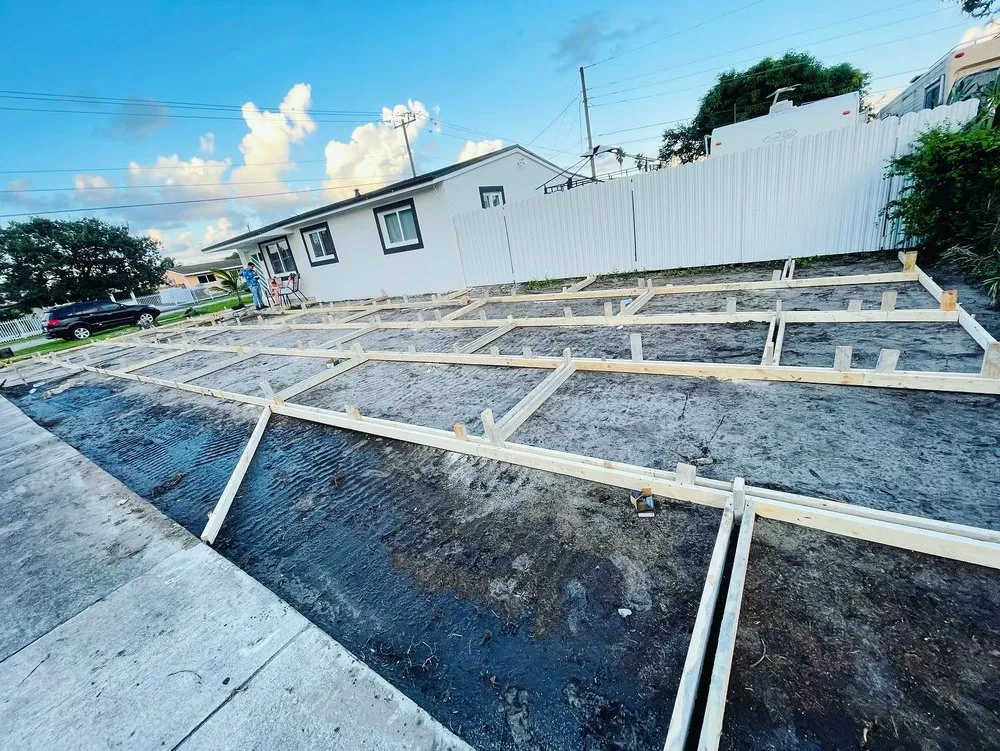 Custom yard cleanup service for beautiful yards across Miami, FL - Epic Driveway & Landscaping