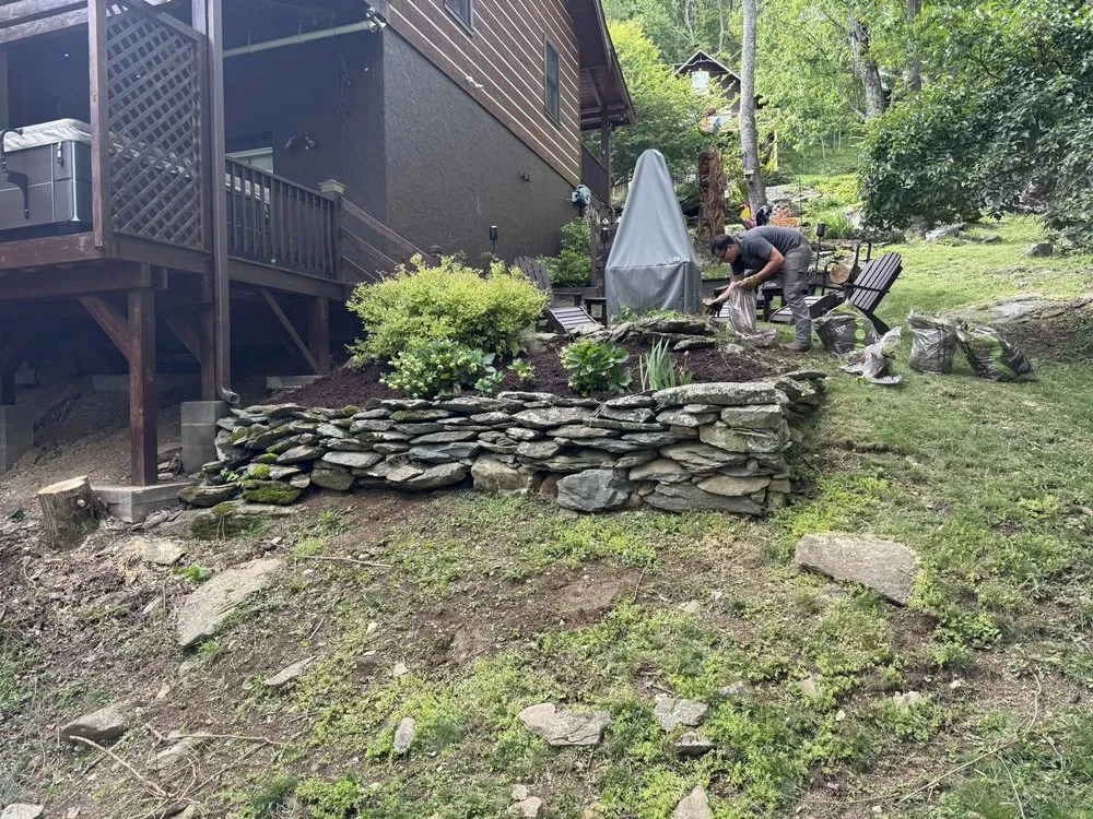 Custom lawn care service in Newland, NC by EP’s Mowing