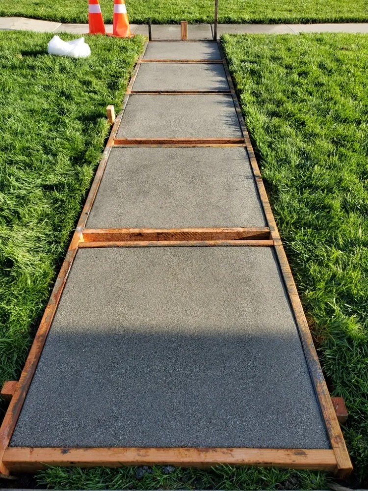 Expert garden landscaping for residential properties in Inglewood, CA by ER Landscape & Maintenance