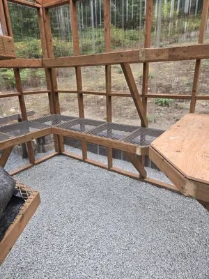 ER Landscaping & Maintenance Logo