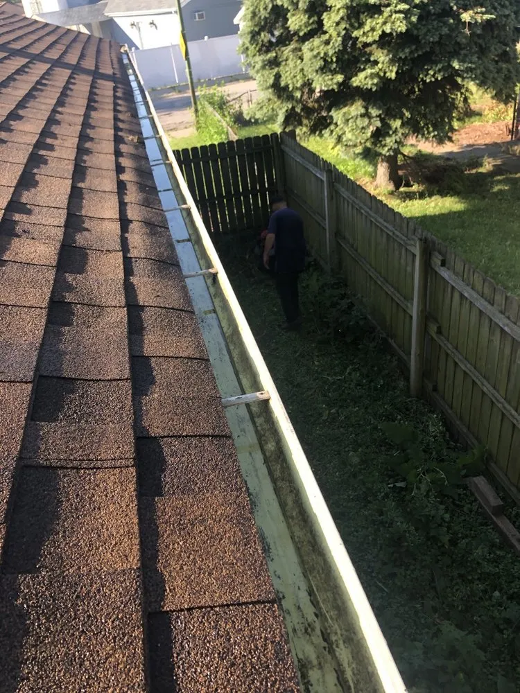 Professional residential landscaping experts serving Chicago, IL - E&R Lawncare & Plantscapes