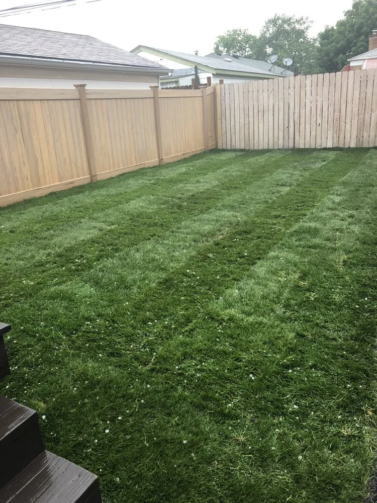 Professional garden landscaping experts serving Chicago, IL - E&R Lawncare & Plantscapes