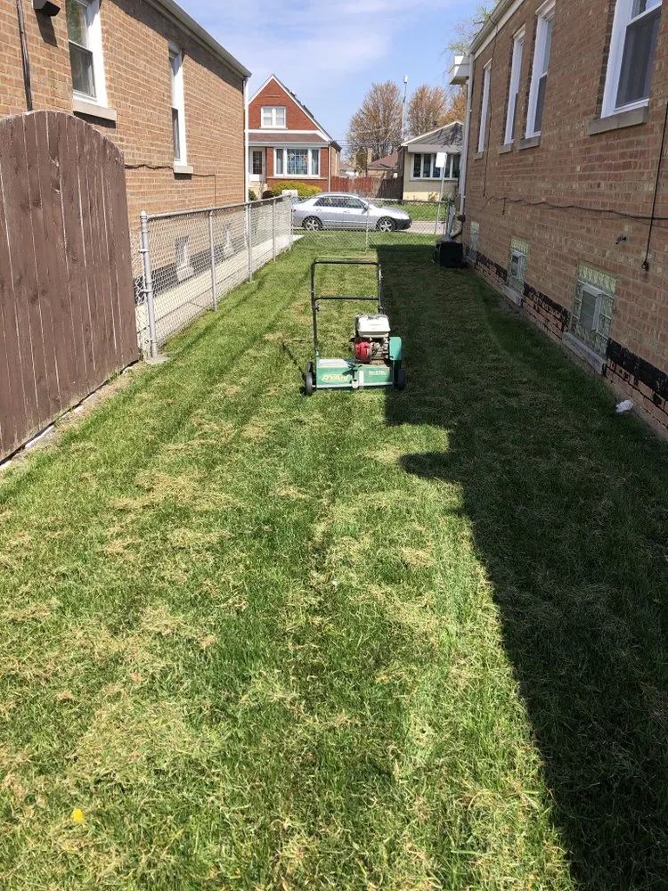 Custom residential landscaping in Chicago, IL by E&R Lawncare & Plantscapes