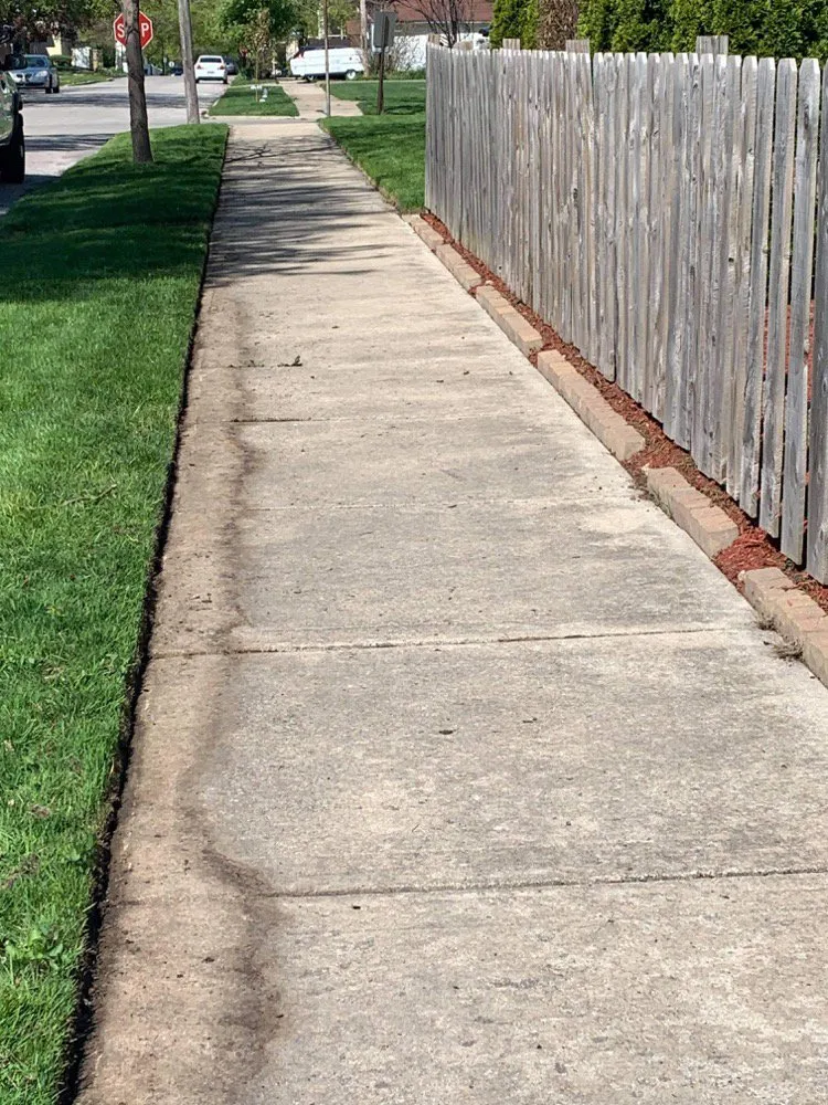 Expert garden landscaping in Chicago, IL - E&R Lawncare & Plantscapes