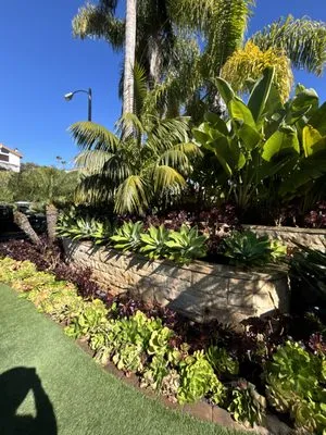 Erasmo Hernandez Landscape Logo