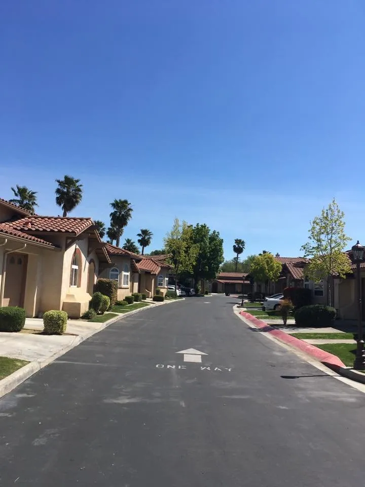 Affordable garden landscaping in Madera, CA by Eric Blunt Landscape