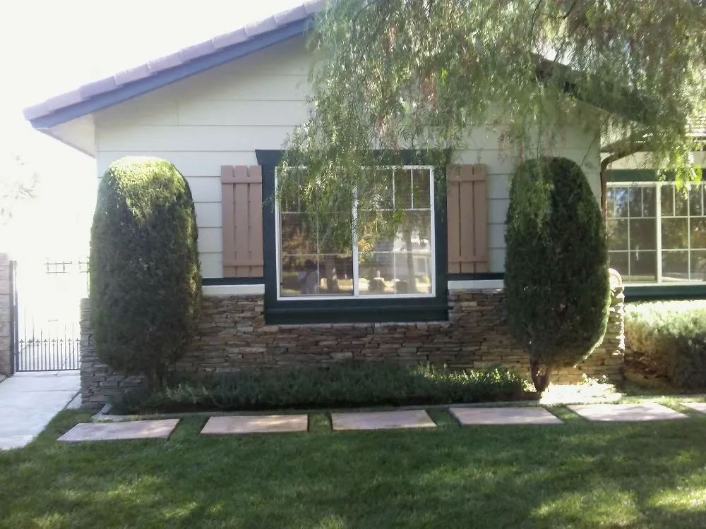 Top-rated lawn mowing service in Pomona, CA - Eric Ellis Yard & Handyman Services