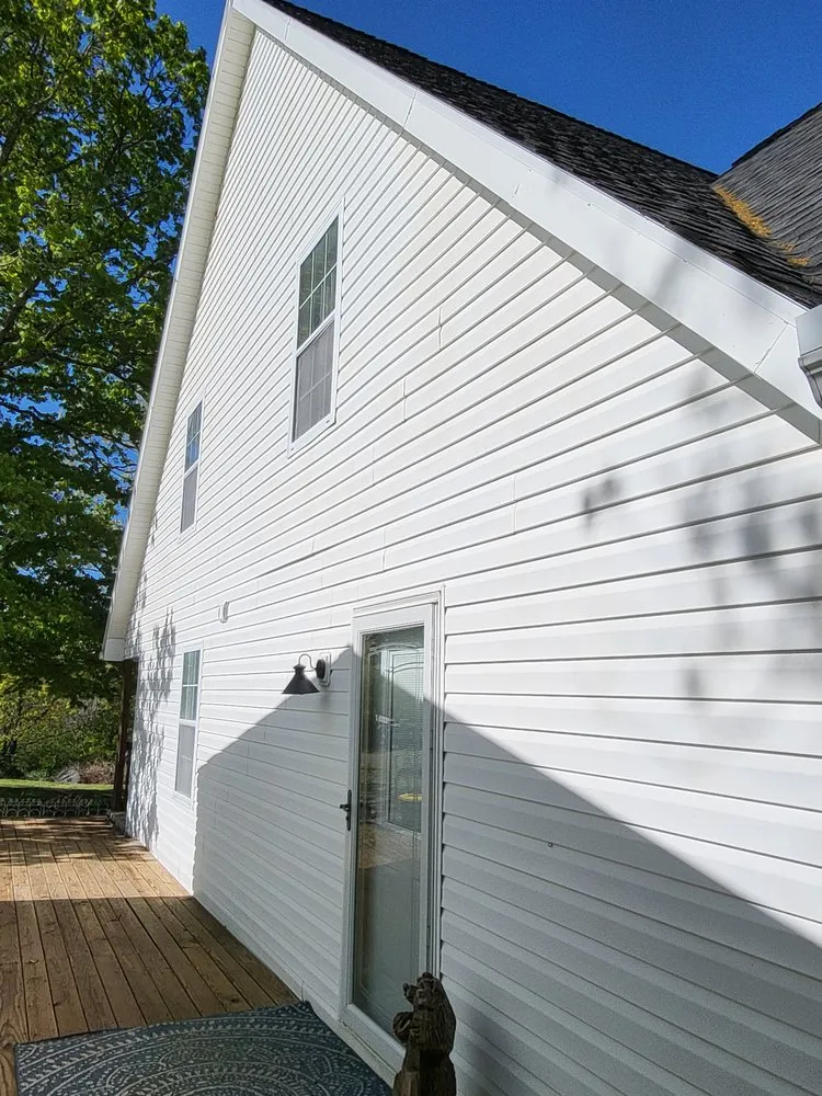 Professional yard cleanup service in Nixa, MO - Eric's Exterior Cleaning