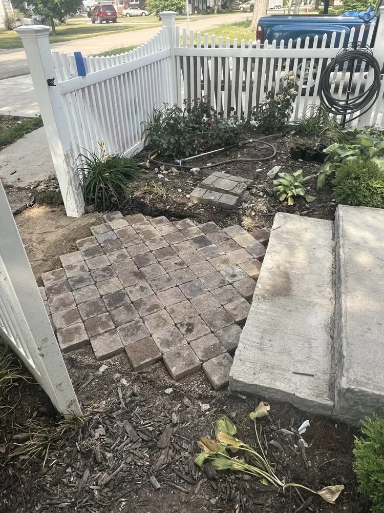 Custom outdoor landscaping experts serving Milford, IN - Eric's Home Repair & Landscaping