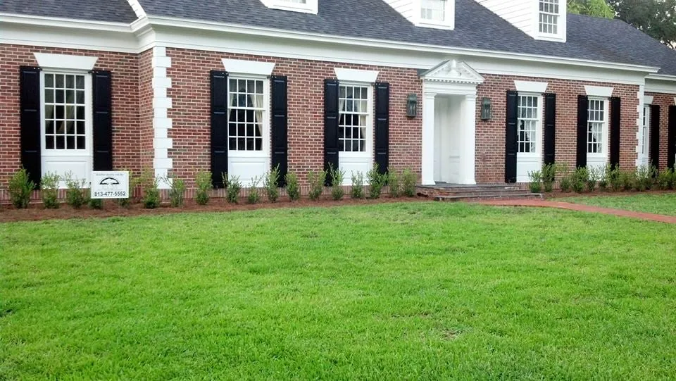 Custom lawn mowing service in Dover, FL - Eric's Land Management